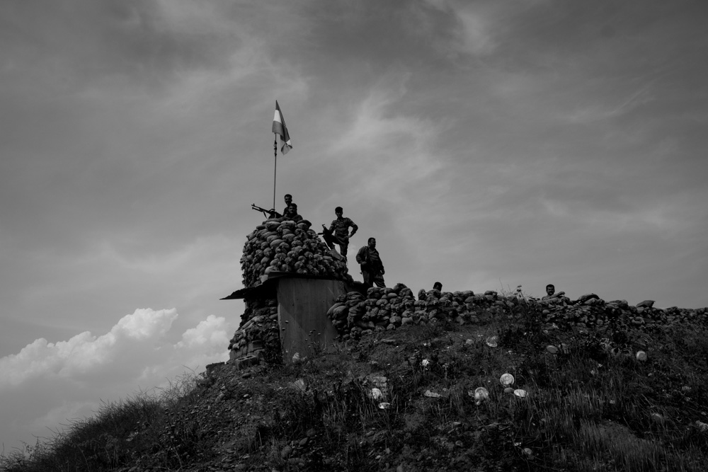 Peshmerga soldiers on the Gwer front line, southwestern Erbil, May 3, 2016. (Photo: Kurdistan24/Alexandre Afonso)